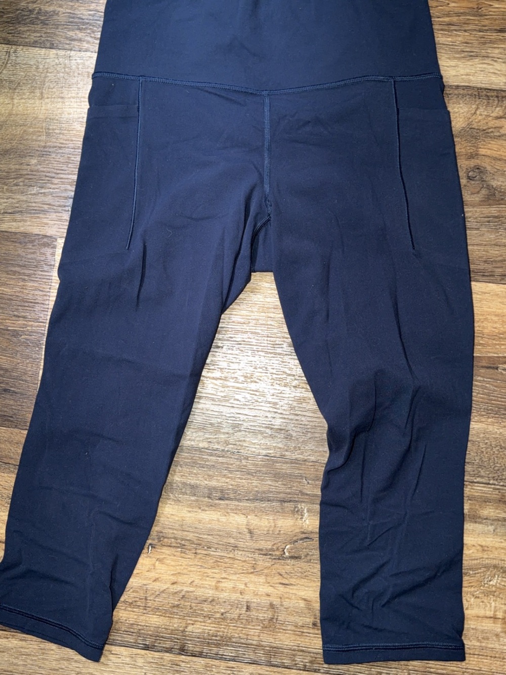 Athleta women’s cropped leggings